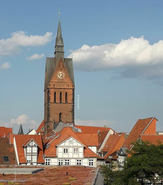 "Nacht der Museen" im Historischen Museum Hannover

Blick vom Beginenturm auf die Altstadt und den mächtigen Turm der Marktkirche 

(Foto: Katja Woidtke)