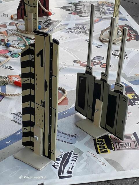 "Nacht der Museen" im Historischen Museum Hannover

Ein Wurfspiel verkürzte die Wartezeit am Einlass zur "Nacht der Museen"

(Foto: Katja Woidtke)