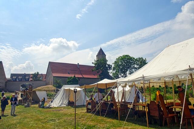 im Wikingerlager auf der Vorburg