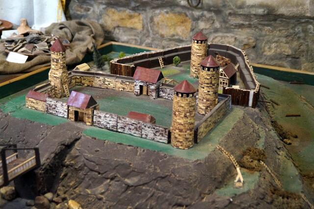 dieses Modell der Frecklebener Burg befindet sich in der Heimatstube auf der Burg