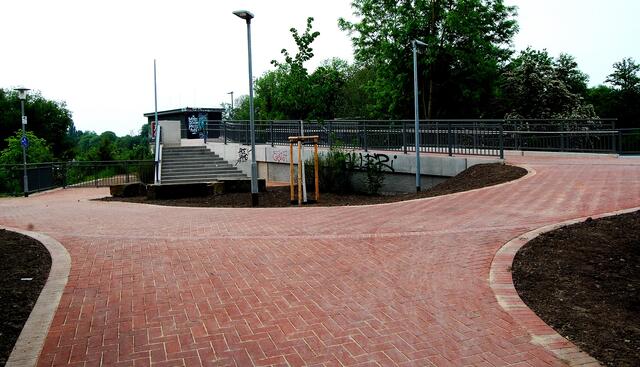 Fahrradfreundlich gestaltet ist nun auch der Höhenunterschied zum langen Leinewehr. 