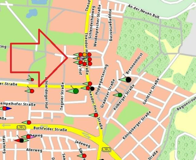 Und DAS ist das Resultat der Untätigkeit der Stadt Langenhagen: Unfälle über Unfälle. An dieser Stelle zwingt die Stadt Langenhagen Radfahrende zum gefährlichen Geisterradeln, ohne die Stelle ausreichend abzusichern: Das Bild zeigt: Viel zu viele Kollisionen im Bereich dieser "Radfahrer-Falle".
Steckkarte "Unfälle mit Körperschädigung mit Radbeteiligung", Bereich "Einmündung Hainhäuser Weg / Walsroder Straße"