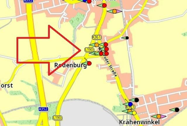 Und DAS ist das Resultat der Untätigkeit der Stadt Langenhagen: Unfälle über Unfälle.An dieser Stelle zwingt die Stadt Langenhagen Radfahrende zum gefährlichen Geisterradeln, ohne die Stelle ausreichend abzusichern: Das Bild zeigt: Viel zu viele Kollisionen im Bereich dieser "Radfahrer-Falle".
Unfallsteckkarte "Unfälle mit Radbeteiligung mit Körperschädigung", Bereich "Einmündung Hainhäuser Weg / Walsroder Straße"