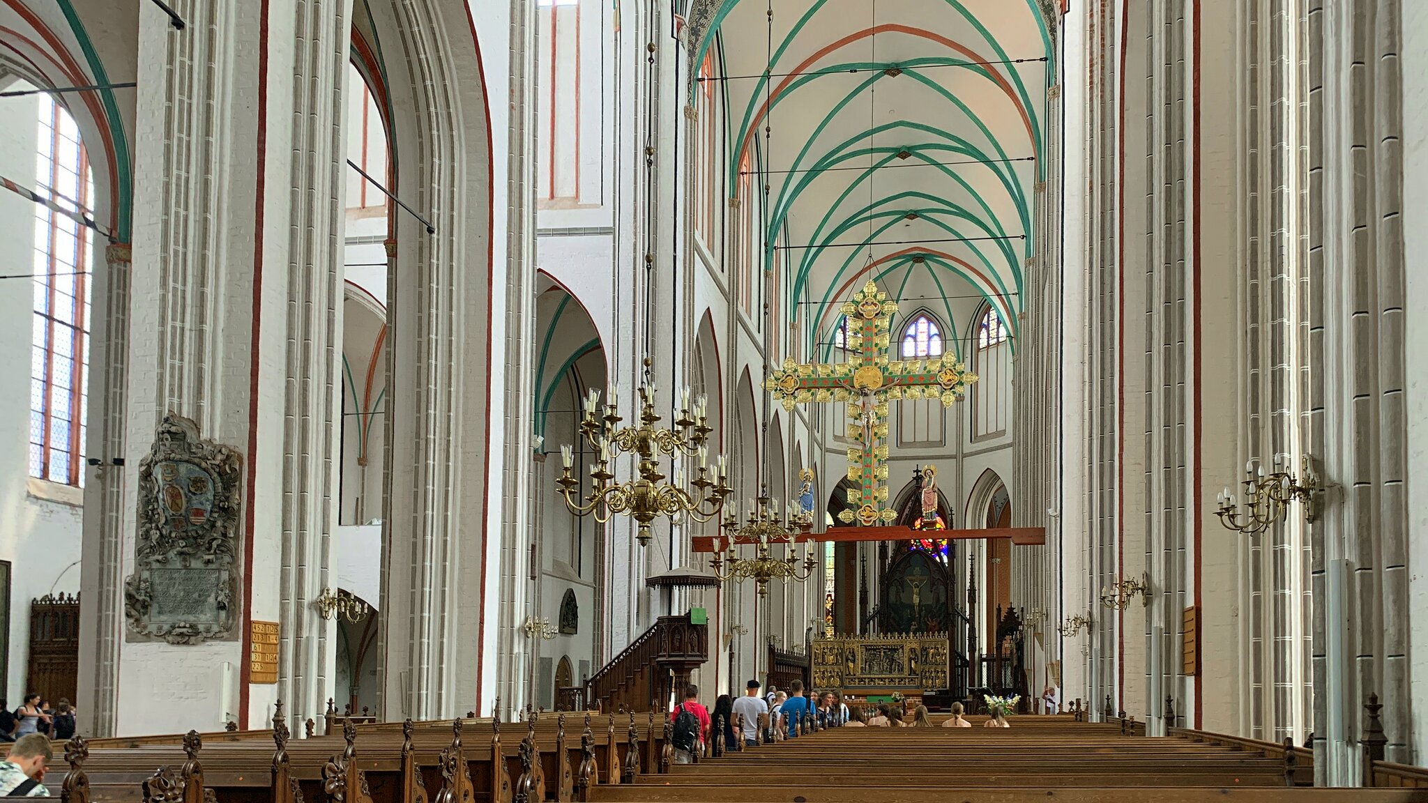Alternative an heißen Urlaubstagen Rundgang durch den Schweriner Dom