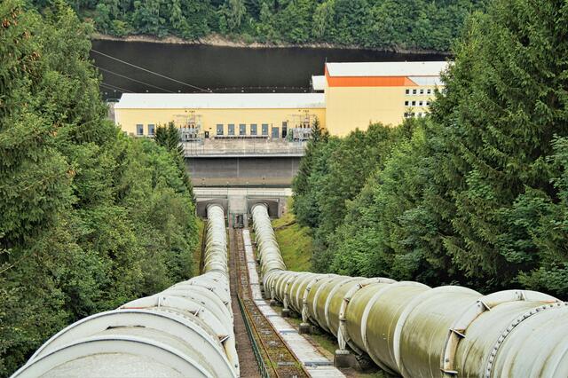 Blick von oben auf das Pumpspeicherwerk mit ca. 80 Megawatt Leistung