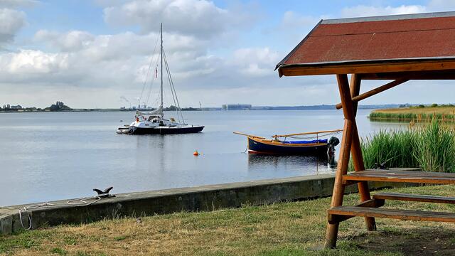 Picknickstation am Kirchsee der Insel Poel.