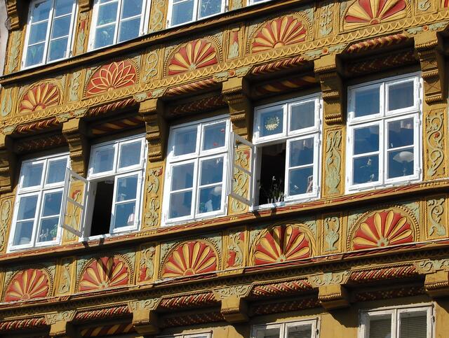 Auch hier müsste etwas geschehen, um das wertvolle Gebäude zu erhalten. Es ist ein wichtiges Zeugnis der Stadtgeschichte.