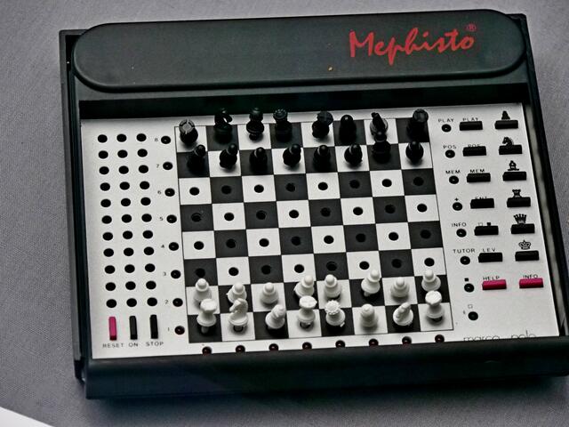 https://de.wikipedia.org/wiki/Mephisto_(Schachcomputer)#Geschichte