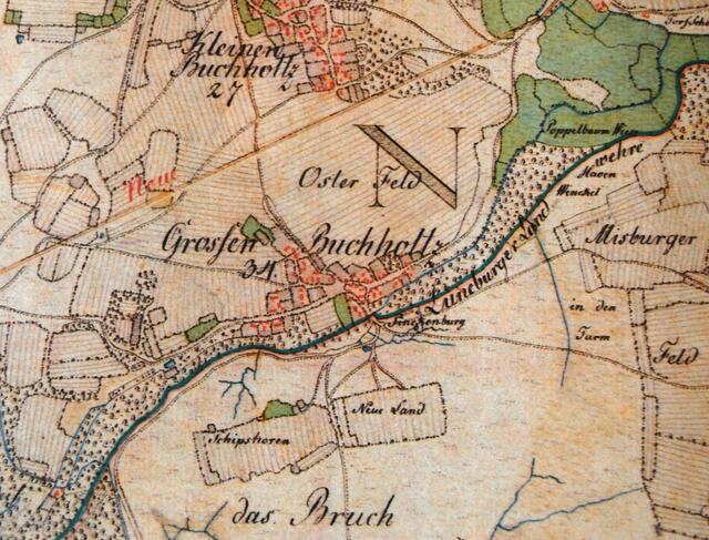 Das Dorf Groß Buchholz bestand vor 400 Jahren nur aus wenigen Höfen. Die Karte der Kurhannoverschen Landesaufnahme zeigt es 150 Jahre später.
Erkennbar ist die Grenzstation der Pinkenburg, über der der Köritzhof liegt.