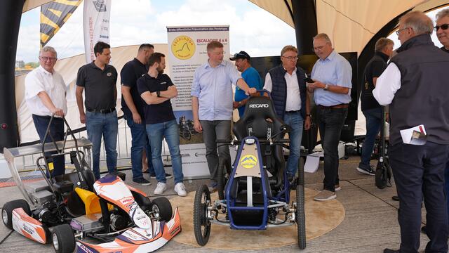 Ausstellung von Motorsport-Geräten mit Elektro-Antrieb für behinderte Menschen.  | Foto: C by ADAC/Karin Leisner