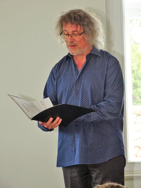 Ein ganz konzentrierter Gesangspart: Markus Kimmich | Foto: Luis Walter