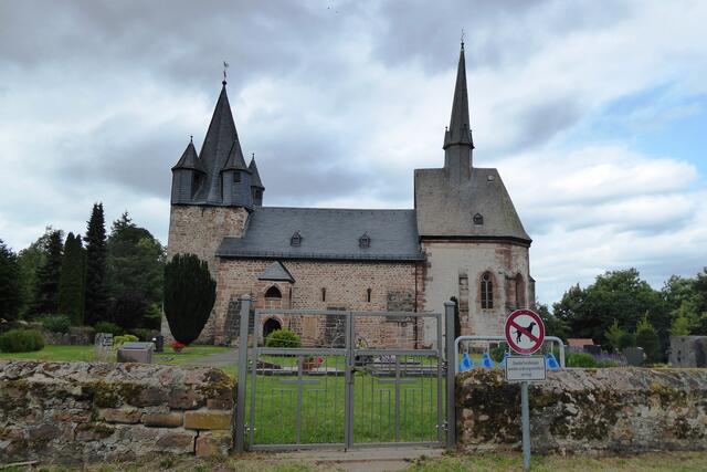Eingangstor zum Friedhof aus Richtung Süden.