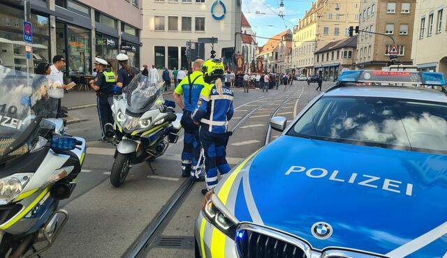Polizei sichert und begleitet