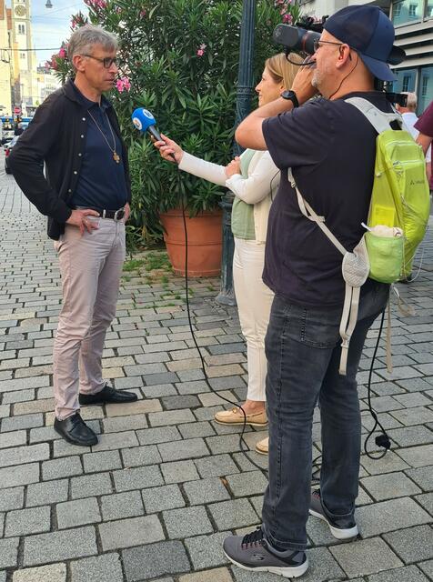 Diakon Gerhard Kahl im Interview mit Redaktionsleiterin Birgit Geiß von Katholisch1.tv