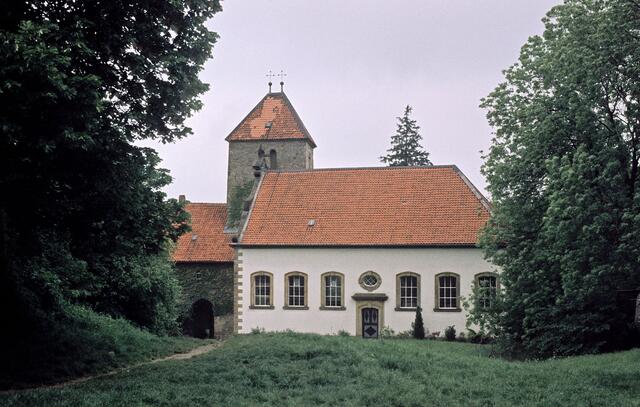 Huete befindet sich neben dem Torhaus eine Pfarrkirche.
