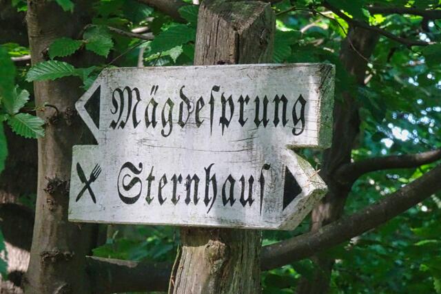 ein altes Hinweisschild hat wieder seine Bedeutung erlangt