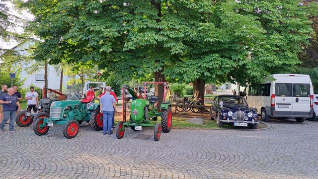 Die Schlepperfreunde stellten ihre Oldtimer aus.