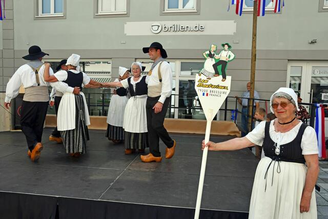 Die Sauteriaux - Tanz mit Holzschuhen. Foto: Manfred Reichenbach.