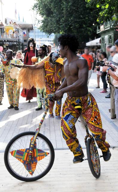 Parade zur Eröffnung des Maschseefestes anno 2008.