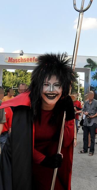 Parade zur Eröffnung des Maschseefestes anno 2008.