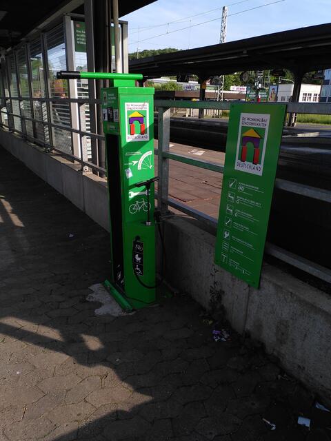 Fahrrad-Reparaturstation am Bahnhof in Alfeld an der Leine | Foto: Ein ganz ♥-licher Dank geht an das ADFC-Mitglied R.B. für die Überlassung dieses Bildes.