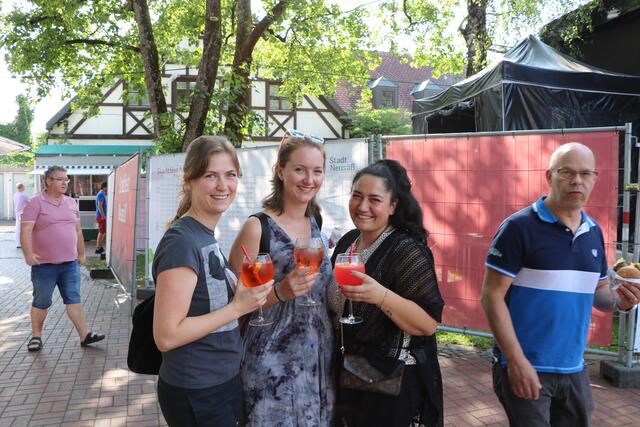 Carina S., Kati B., Nida C. (v.l.)