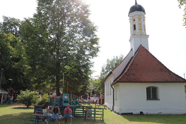 Hütte aus der Kinder-Kunst-Aktion