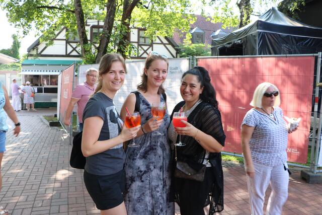 Carina S., Kati B., Nida C. (v.l.)