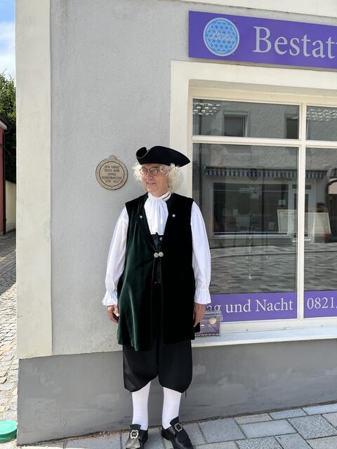 Ehrenwerter Bewohner des Hauses, Josef Ditchen. Er unterstützt die Besitzerin des Anwesens "Beim Henggi" bei der Recherche zur Familie des Kleinuhrmachers Joseph Anton Henggi.