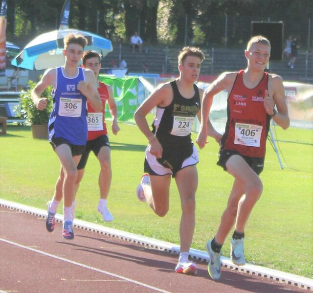 Ein spannendes Rennen lieferten sich Anton Eser und seine Konkurrenten im 800 Meter Finale