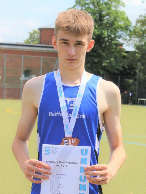 Eine Bronzemedaille erkämpfte sich Anton Eser bei den bayerischen Meisterschaften in Ingolstadt über 300 Meter der Jugend M15
