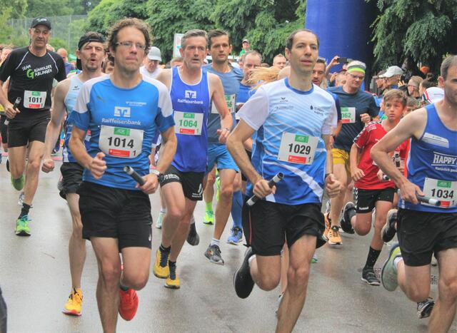 Start in Lützelburg mit unseren beiden Läufern Wenzel Kurka für das Männer-Team und Christian Raimann für das Mixed-Team