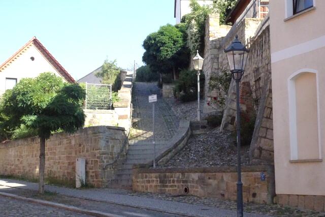 Langenbergstr. mit Aufgang Münzenberg