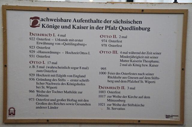 Informationstafel in der Wipertikirche über die Besuche der Könige und Kaiser auf dem Gebiet der jetzigen Wipertikirche 