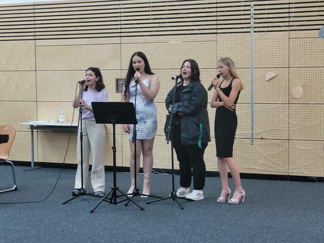 Foto: Diese vier jungen Damen erfreuten mit tollen Liedbeiträgen.