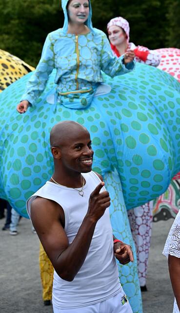 Mit einer bunten Parade wurde das Maschseefest 2023 eröffnet | Foto: Jens Schade