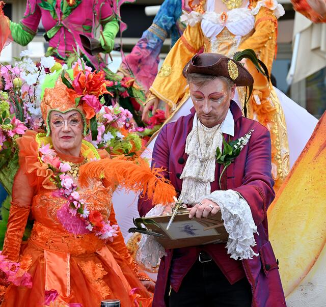 Mit einer bunten Parade wurde das Maschseefest 2023 eröffnet | Foto: Jens Schade