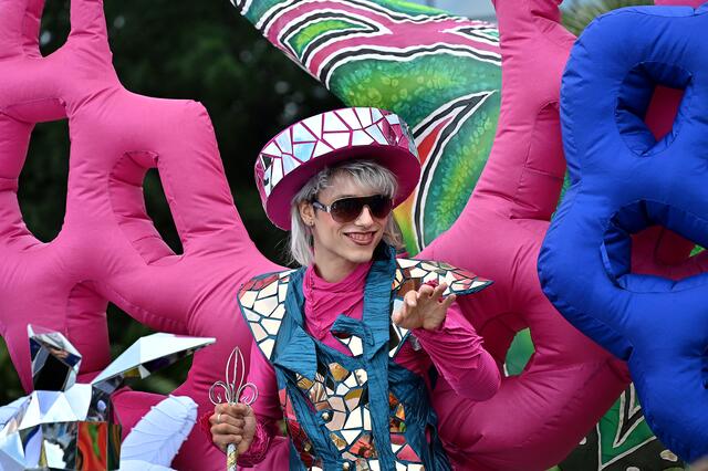 Mit einer bunten Parade wurde das Maschseefest 2023 eröffnet | Foto: Jens Schade