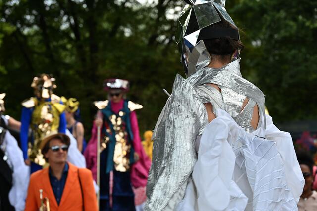 Mit einer bunten Parade wurde das Maschseefest 2023 eröffnet | Foto: Jens Schade