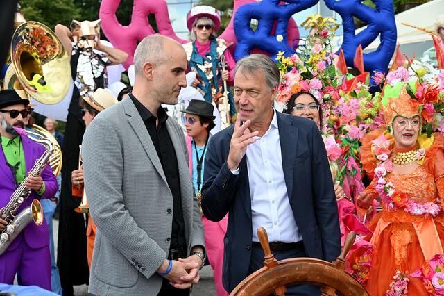 Oberbürgermeister Belit Onay (l.) und Hans Nolte, Geschäftsführer der Hannover Veranstaltungs GmbH, eröffnen das Maschseefest 2023 | Foto: Jens Schade