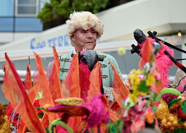 Mit einer bunten Parade wurde das Maschseefest 2023 eröffnet | Foto: Jens Schade