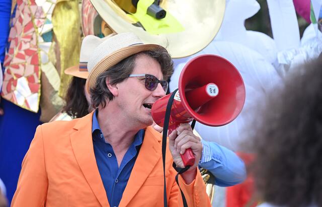 Mit einer bunten Parade wurde das Maschseefest 2023 eröffnet | Foto: Jens Schade