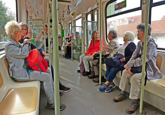 Mit der Straßenbahn zum Aegi. | Foto: Horst Schönwandt