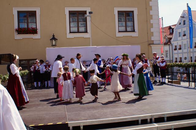 Das B-Orchester der Jugendkapelle begleitet das offene Tanzen für Kinder | Foto: Sabine Schmalfuß