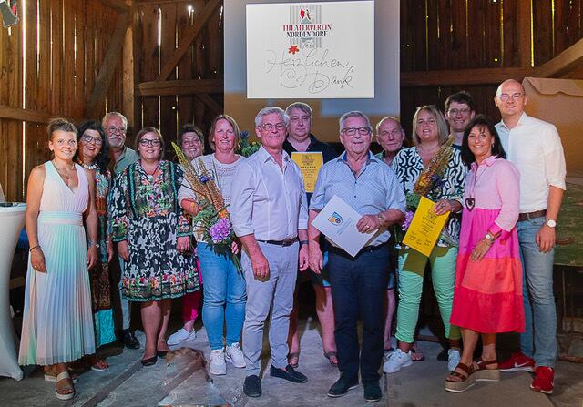 260 Jahre aktive Mitgliedschaft wurden geehrt - v.l. Jacqueline Gribbe, Beate und Gerhard Sailer (50 Jahre), Catrin Sailer, Elke Stimpfle (35 Jahre), Kati Schürmann (15 Jahre), Frank Leib (Vorstand), Michael Tauch (25 Jahre), Ehrenmitglied Elmar Leib (60 Jahre), Egon Mayer (25 Jahre), Tanja Sulek (35 Jahre), Georg Bürger (15 Jahre), Hedwig Leib und Bürgermeister Tobias Kunz. | Foto: Johanna Langer