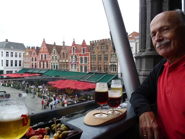 Brügge: Eine Pause am Marktplatz. Mit Bierverkostung. Was kann es Schöneres geben?
