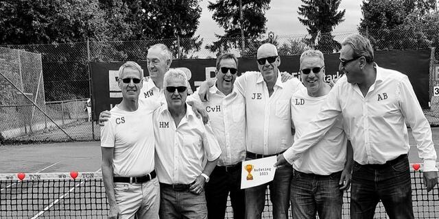 v.l. Christian Stock, Dr. Markus Wehler, Helmut Möckel (Capitano) Christoph van Heyden, Jörg Evers, Lutz Driesen, Axel Burger. Nicht im Bild aber wichtig:
Dr. Stefan Boenke, Klaus Langguth und Micael Saal.