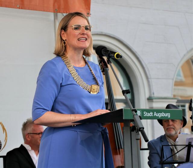 Der Augsburger Friedenspreis geht in diesem Jahr an die ZDF-Journalistin Katrin Eigendorf, Oberbürgermeisterin Eva Weber gab dies heute bekannt | Foto: Marianne Stenglein