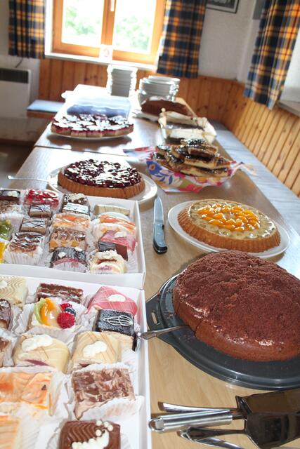 Bereits am Nachmittag organisierten die Mitglieder des TCW ein großes Kuchenbuffet