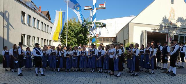 Der Musikverein Thierhaupten 1963 e.V. empfing seine Gäste mit einem Standkonzert auf dem Marktplatz.